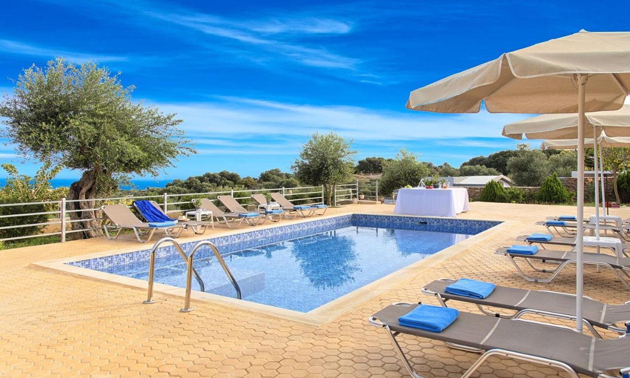 Aqua Blue Villas With Heated Pool Mathés Exteriér fotografie