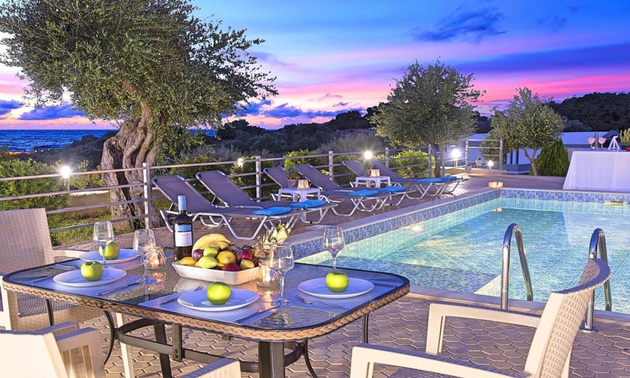 Aqua Blue Villas With Heated Pool Mathés Exteriér fotografie