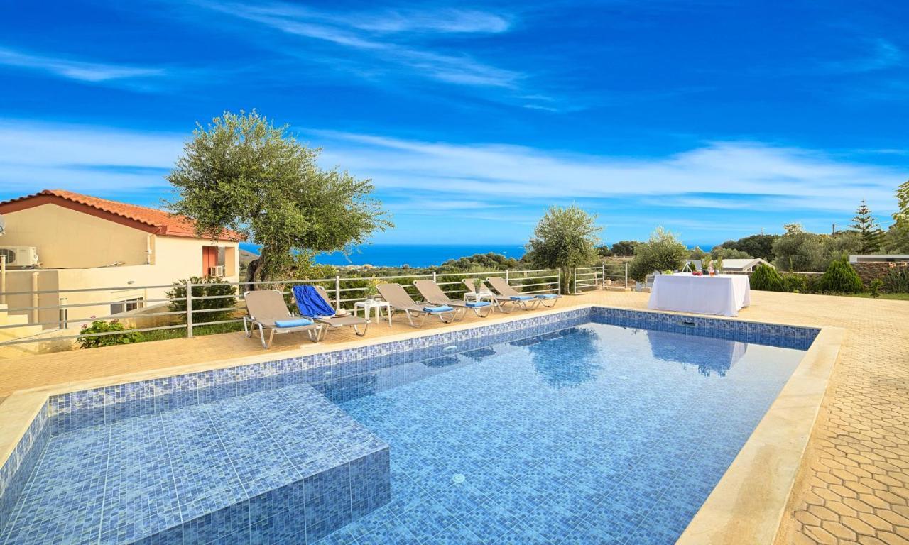 Aqua Blue Villas With Heated Pool Mathés Exteriér fotografie