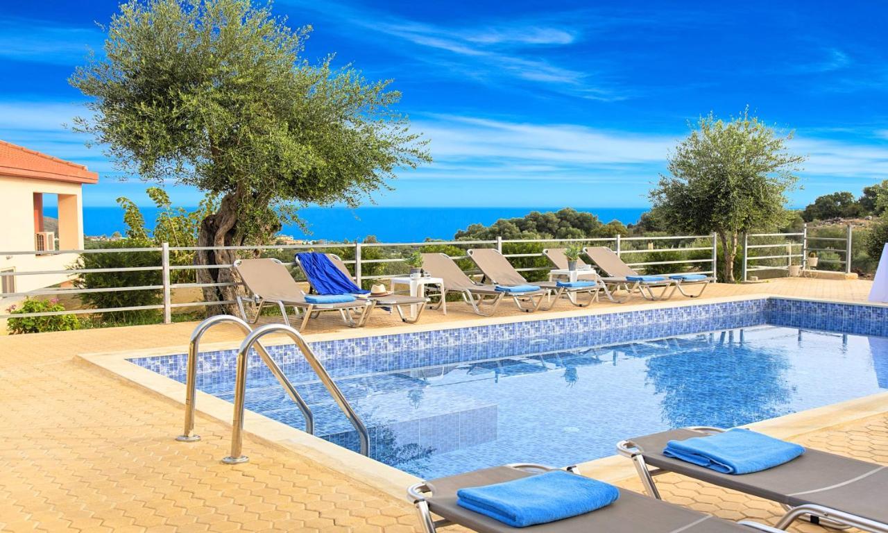 Aqua Blue Villas With Heated Pool Mathés Exteriér fotografie