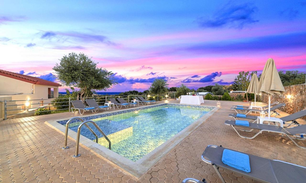 Aqua Blue Villas With Heated Pool Mathés Exteriér fotografie